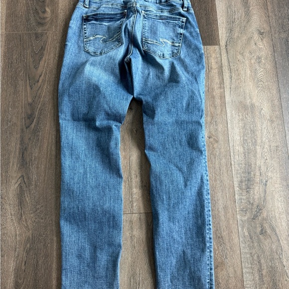 Silver Jeans. Raw hem, boyfriend style. Women’s size 27. Excellent condition. - Picture 5 of 7